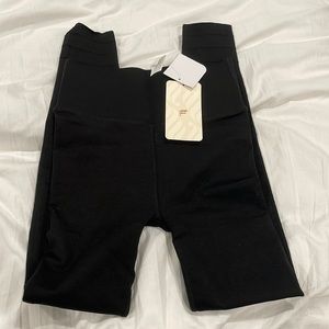 Fabletics medium black high waisted sculpknit essential legging